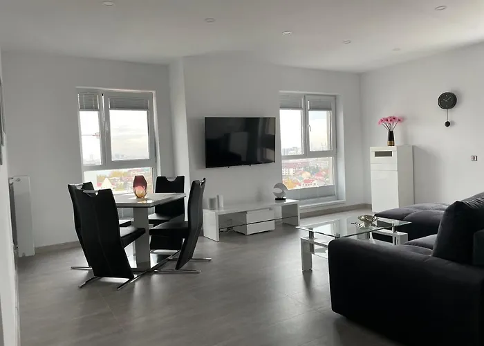 Unique Penthouse Lakeview W19
